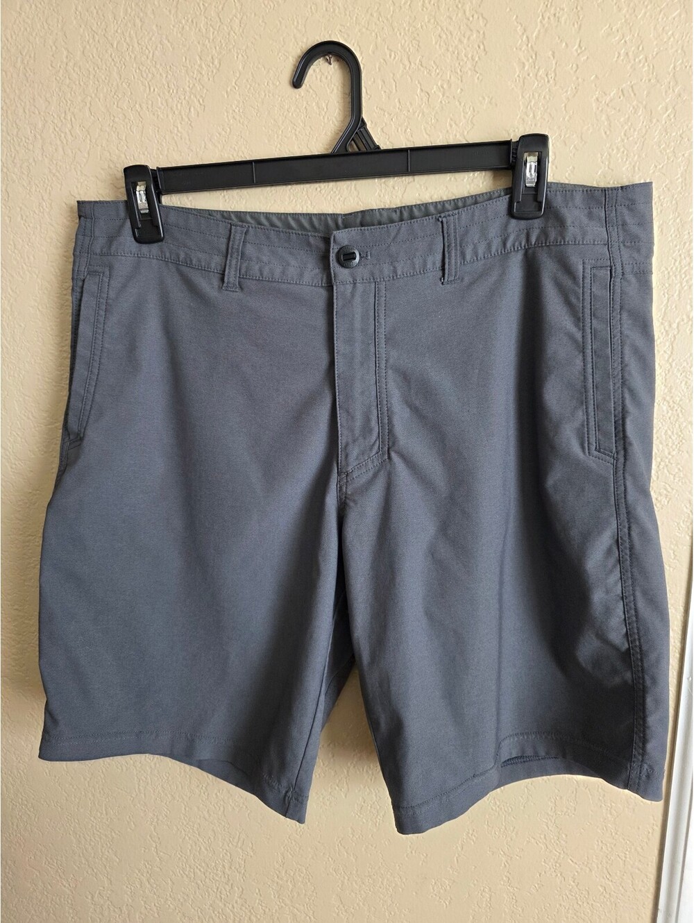 Kuhl Men's Gray Cargo Shorts Size 38 Waist x 10 inches long